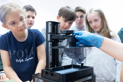 Schüler mit 3D-Drucker